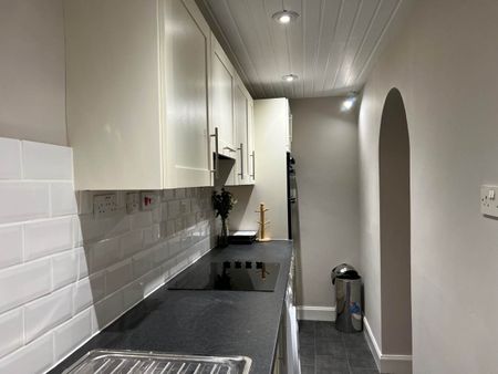 1 bed Flat to rent - Photo 2