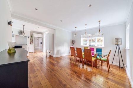 4 bedroom semi-detached house to rent - Photo 2