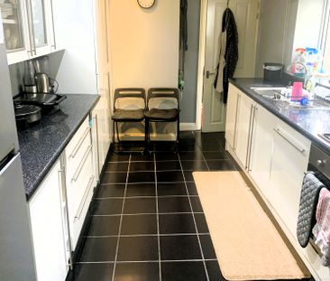 £1,500 PCM, Furnished Three Bedroom House with Large Enclosed Garde... - Photo 6