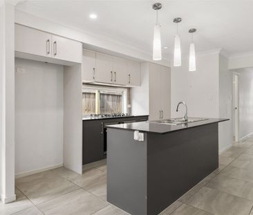 Stylish, Living in the Heart of Loganlea - Photo 3