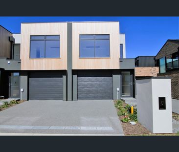 11 Huntingfield Place, Ivanhoe, Vic 3079 - Photo 2