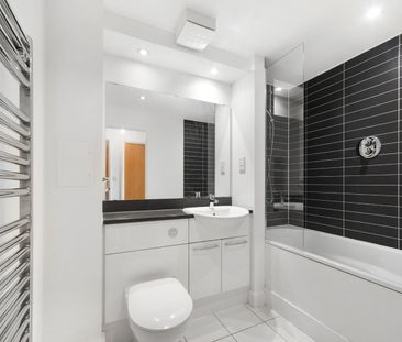 1 Bed Flat, Proton Tower, E14 - Photo 4