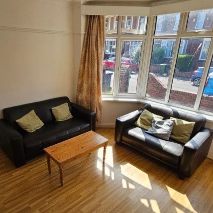 6 Newport Mount, Headingley, Leeds, LS6 3DB - Photo 1