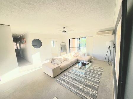 Varsity Lakes - Photo 2