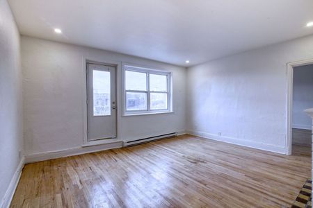 4870 Queen Mary Road - Photo 3