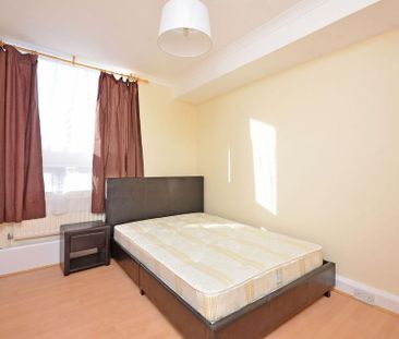 4 bedroom flat to rent - Photo 3