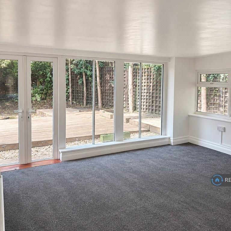 4 bedroom detached house to rent - Photo 1