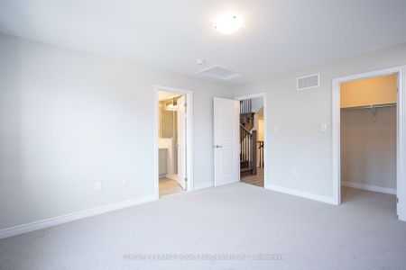 Townhouse For Lease | N8133452 - Photo 2