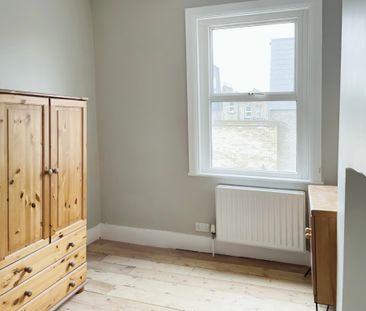 Recently renovated 3/4 Bedroom Home to let in Wandsworth - Photo 4