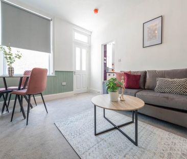 1 bedroom in a house share to rent - Photo 2