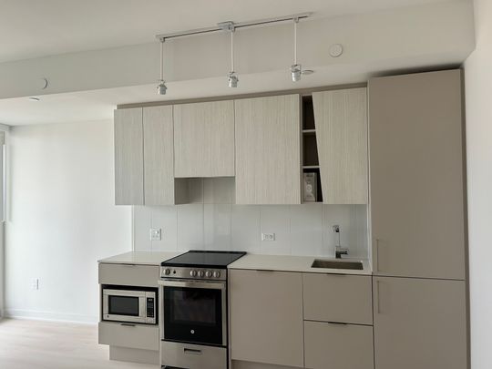 For Lease - 3900 confederation pkwy Parkway Unit# 3802, Mississauga, Ontario - Photo 1