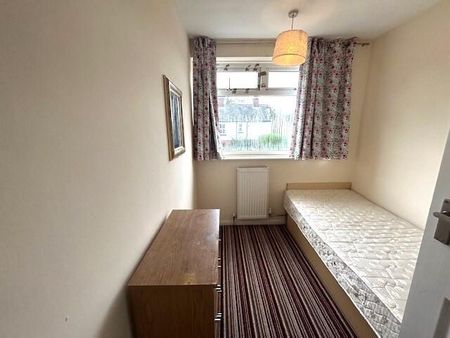 4 bedroom detached house to rent - Photo 2