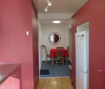 Townhouse - Sunny and Bright, (Busstop at Steps) - Photo 4