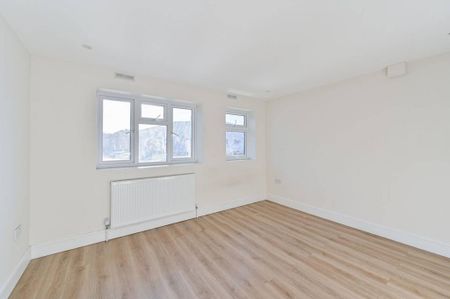 5 bedroom end of terrace house to rent - Photo 2