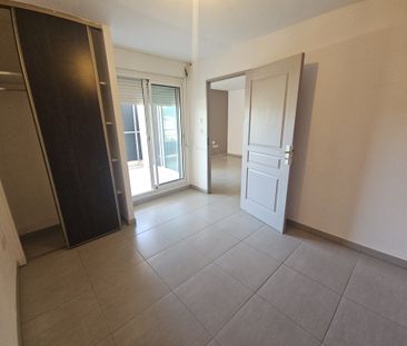 Location Appartement 2 pièces 39m² ST DENIS 97400 - Photo 3