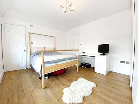 3 bedroom semi-detached house to rent - Photo 2