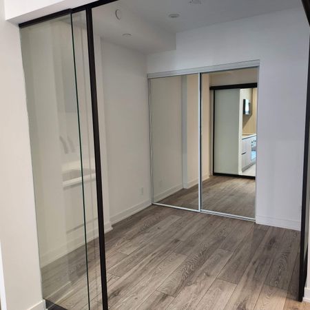 Two bedroom condo Toronto - Photo 4