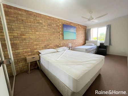 Fully Furnished Townhouse only a Hop, Skip & A Jump to the Esplanade! - Photo 2