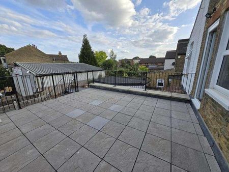 Hertford Road, Enfield, EN3 - Photo 2