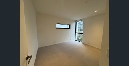 Over size one bedroom | Central Location Close to Everything - Photo 3