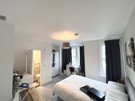 Room in a Shared House, Burlington Road, SO15 - Photo 3