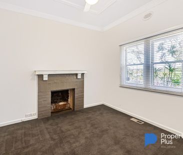 "Spacious & Freshly Updated Home in Convenient North Bendigo" - Photo 2