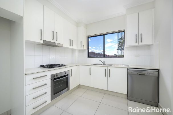 Spacious and contemporary two bedroom apartment - Photo 1