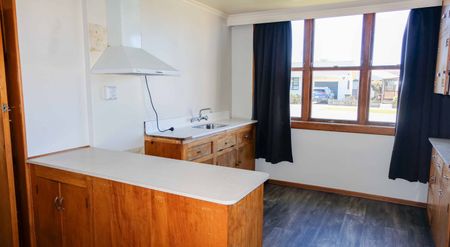 HANDY LOCATION - Photo 3