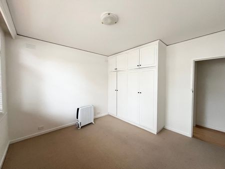 1/33 Gordon Street, Balwyn VIC 3103 - Photo 3
