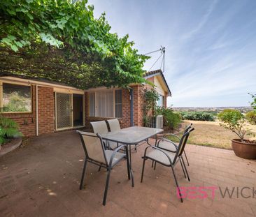 4 Bedroom Home with Exceptional Views! - Photo 2