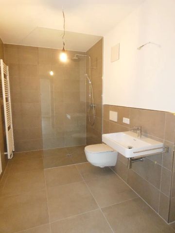 Neubau/Erstbezug: Modern geschnittene 3-Zimmer-Wohnung mit traumhaftem Ausblick - Photo 5