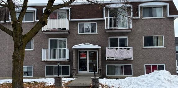 Logement à louer 5 1/2 rue Rouleau Saint-Hyacinthe près des services (hôpital, CLSC et Galeries Saint-Hyacinthe) - Photo 2