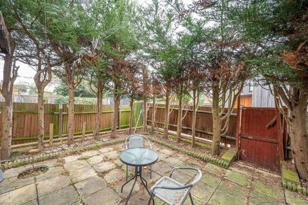 Devonshire Road, Mill Hill East, NW7 - Photo 2