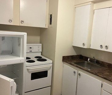 1 BEDROOM/1 BATHROOM Apartment - Available FEB 1- Great City Park L... - Photo 6