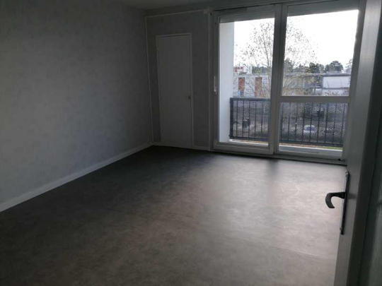 Location : Appartement 4 pièces 71 m2 – GRAND CHARMONT - Photo 1