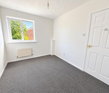 3 bedroom end of terrace house to rent - Photo 4