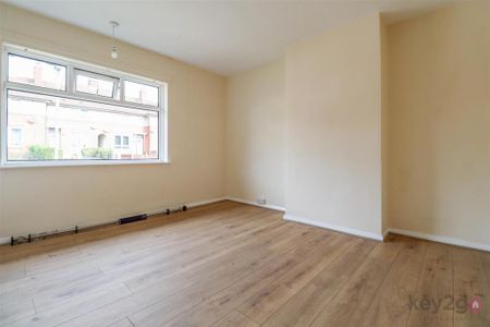 2 bedroom end of terrace house to rent - Photo 4