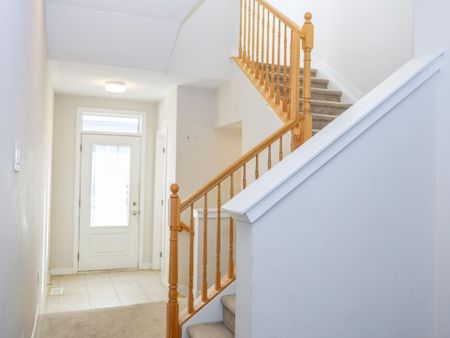For Lease - 618 Allied Mews, Stittsville - Munster - Richmond, Ontario - Photo 2