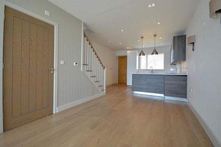 3 bedroom semi-detached house to rent - Photo 4
