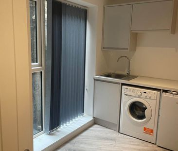 Price £1,100 pcm - Available Now - Furnished - Photo 4