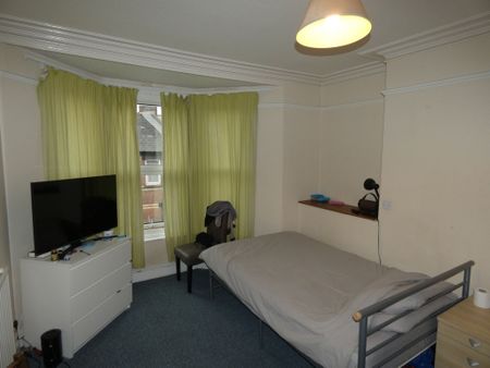 1 bed Studio Apartment - To Let - Photo 2