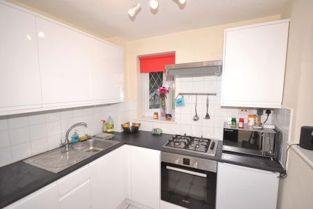 1 bedroom semi-detached house to rent - Photo 5