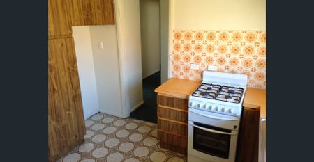 CENTRAL OAKLEIGH LIVING – LOW MAINTENANCE VILLA - Photo 2