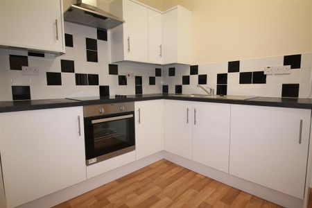 2 bedroom flat to rent - Photo 4