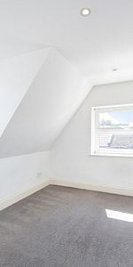 2 bedroom flat in Kingston upon Thames - Photo 4