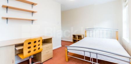 Fantastic spacious two bed by Goodge St Station - Photo 2