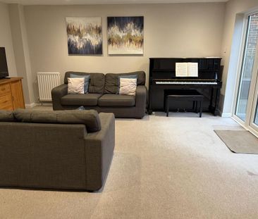 5 bedroom detached house to rent - Photo 2