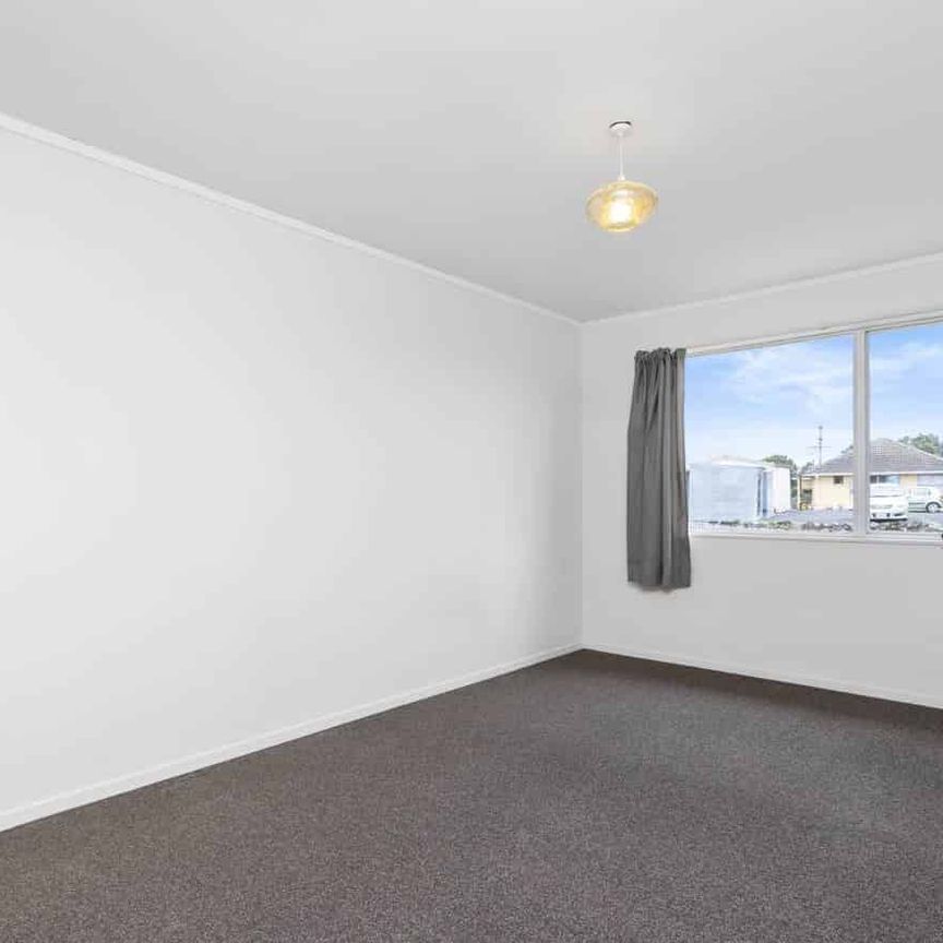 Three bedrooms in Seabrook Ave - Photo 1