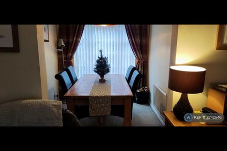 3 bedroom detached house to rent - Photo 4