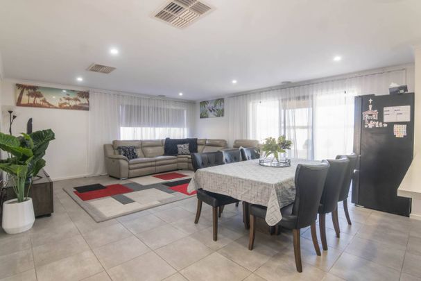Spacious, Stylish & Feature-Packed Family Home in Prime Shepparton Location! - Photo 1